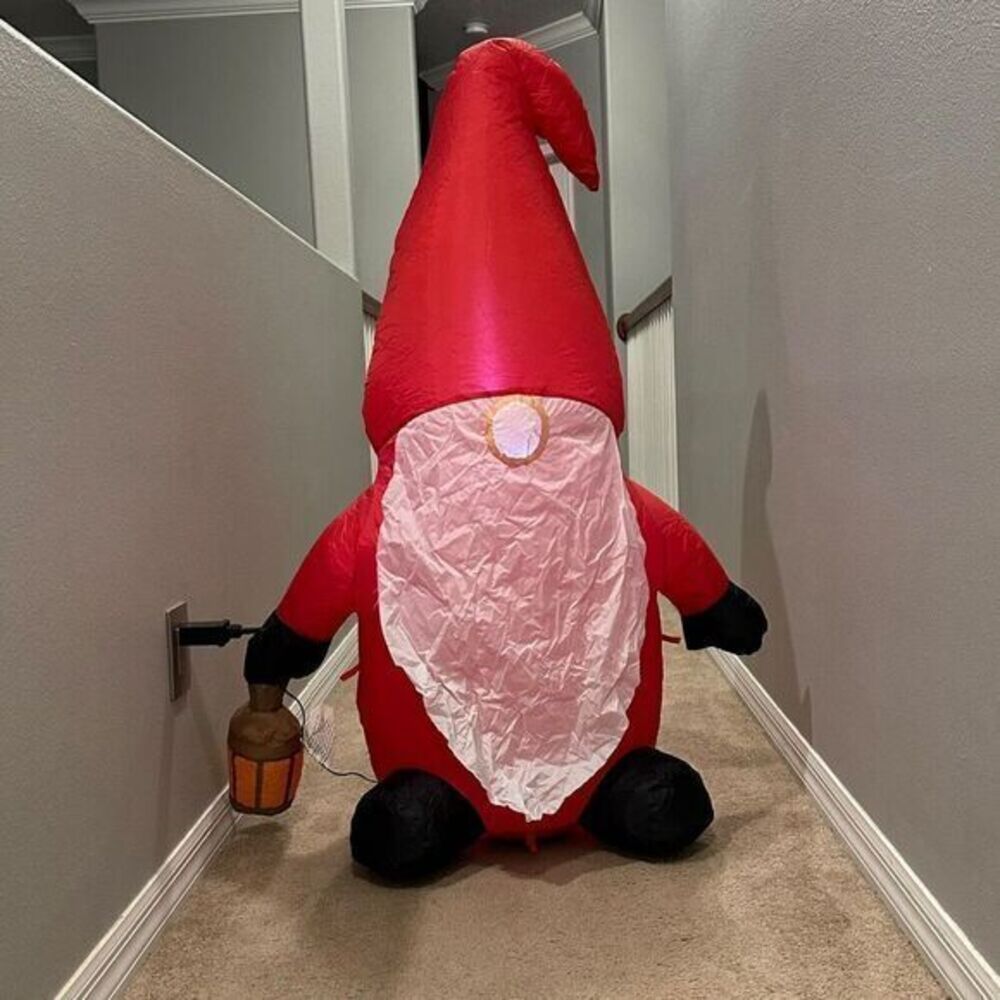 New In Box Light Up Inflatable Christmas Nome-4’ Height x 2-2/3’ Wide-🎄🎅